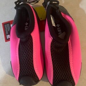 Water Shoes Size 7/8 - new - lifeguard brand.